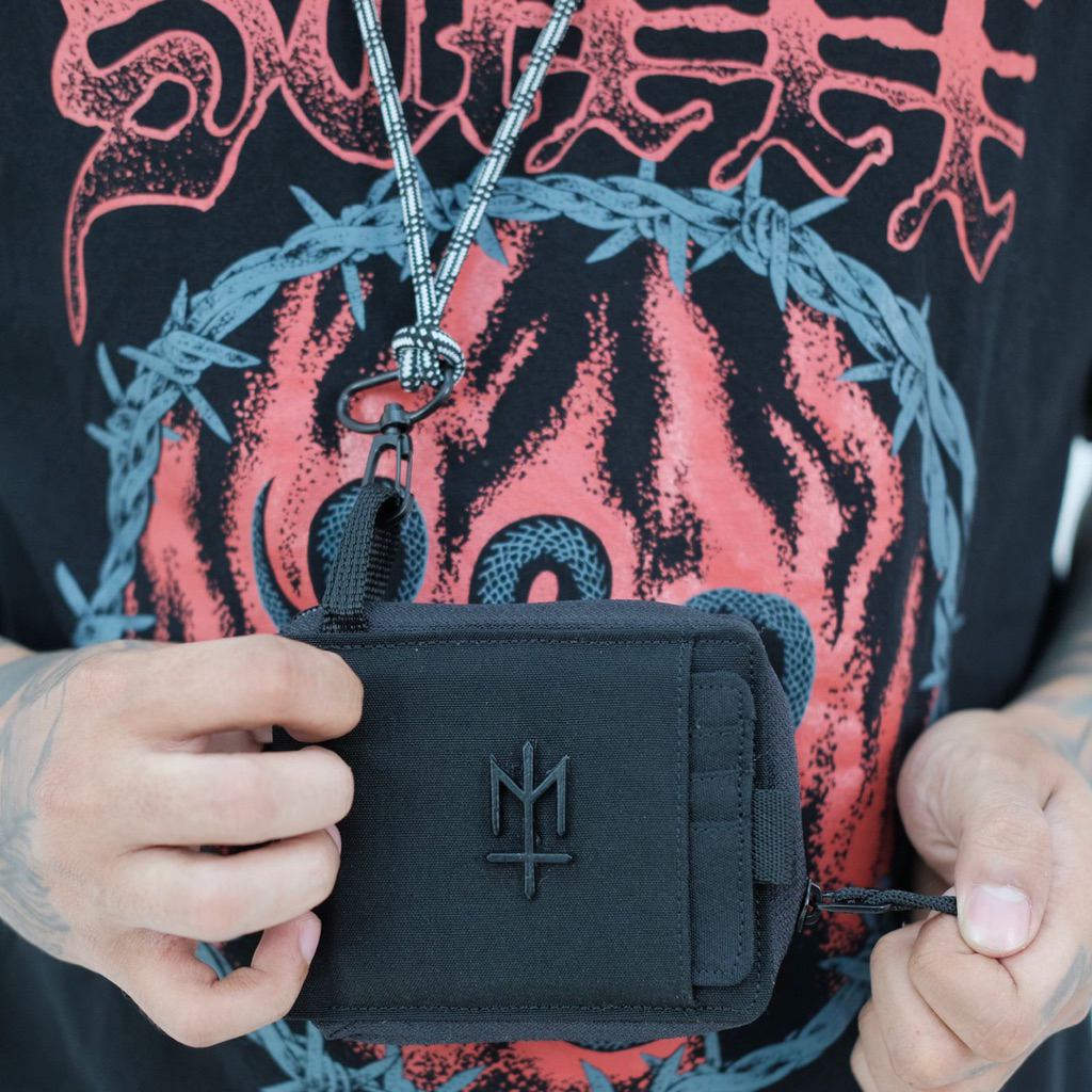 MATERNAL DISASTER - DOMPET KANVAS HAGGING WALET - DOMPET GANTUNG PRIA DAN WANITA