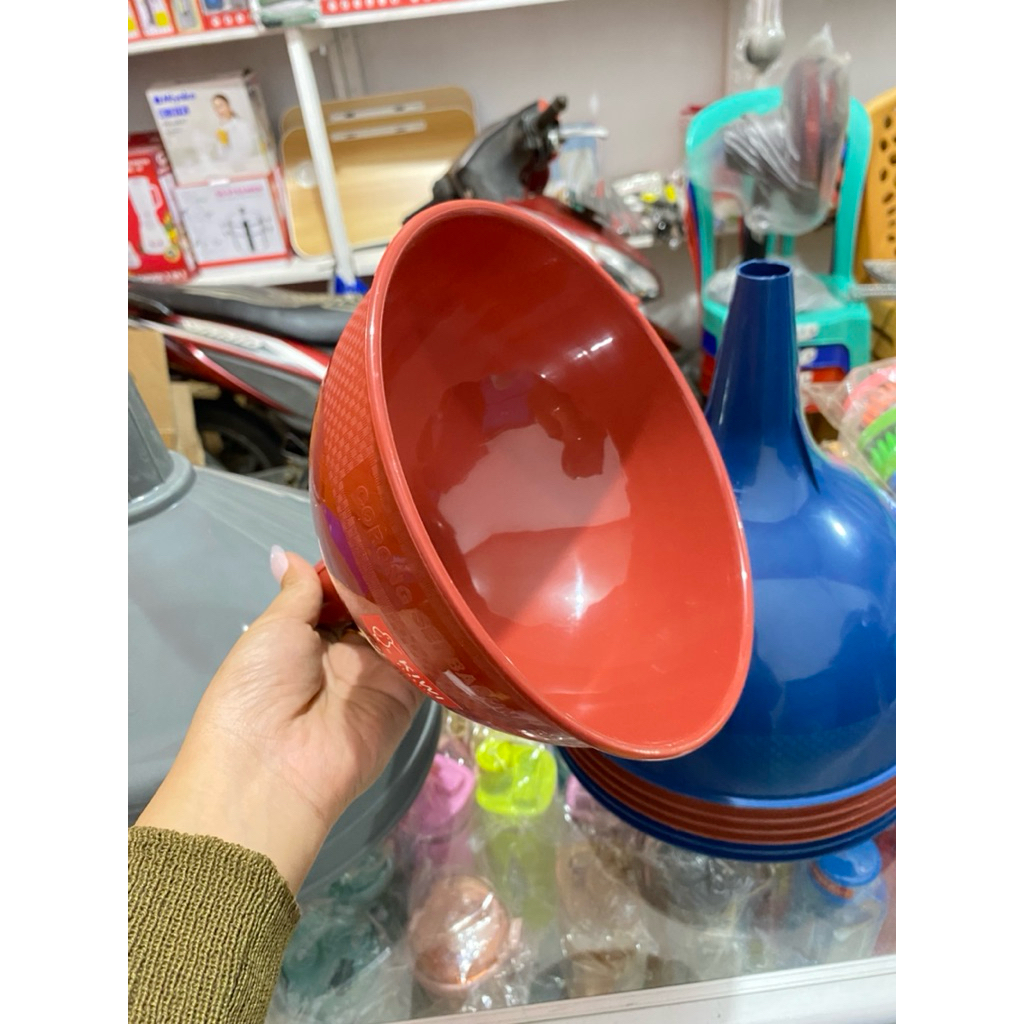 Corong plastik minyak kiwi  / corong 30 cm