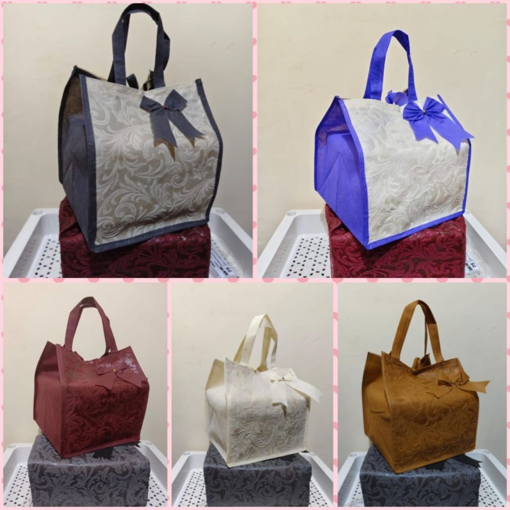 

TAS PITA EMBOS WARNA SENADA UKURAN 20.HARGA PAKET HEMAT PER_5 LUSIN#tas hajatan#tas hajatan murah#tas spunbond#tas box nasi# tas parsel#tad ulang tahun#tas belanja#tas sembako#goodie bag