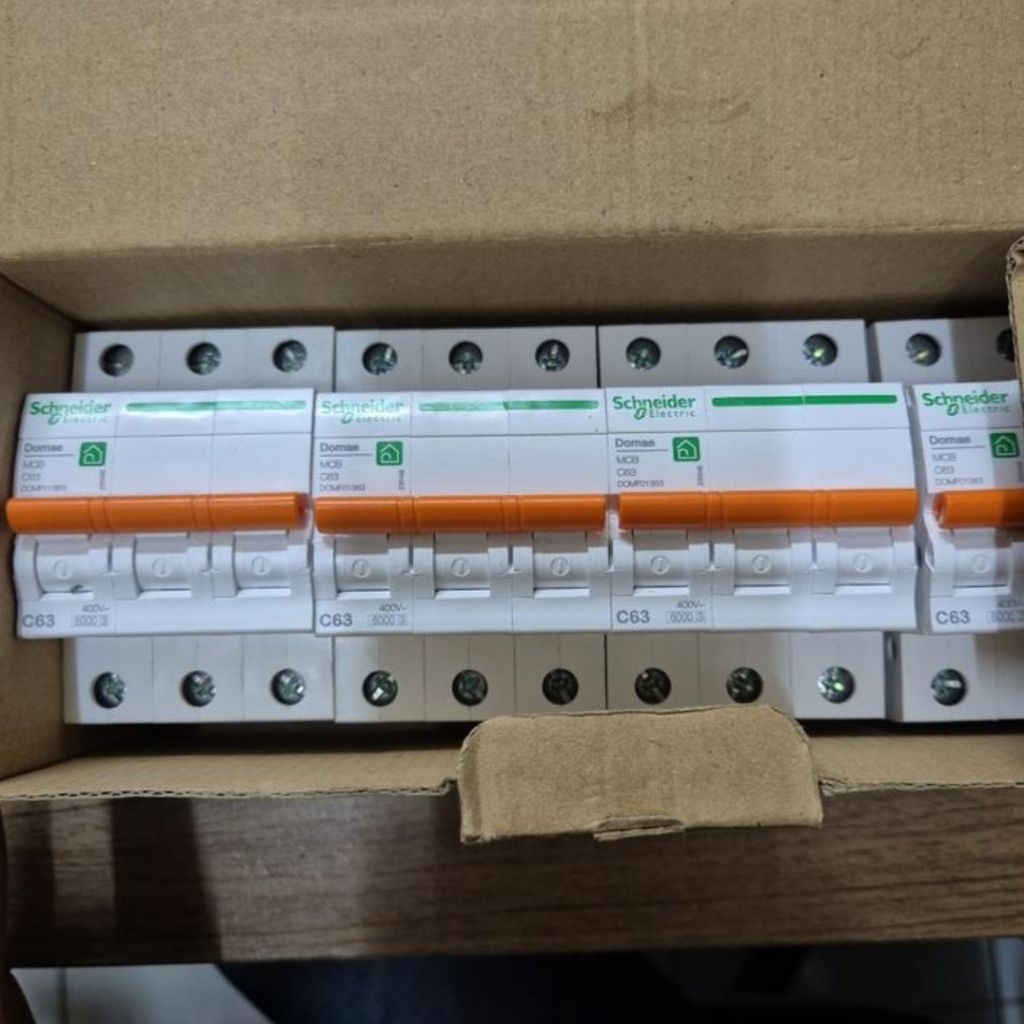 MCB SCHNEIDER 3P 63A DOMAE/MCB DOMAE 3P 63A SCHNEIDER ORIGINAL