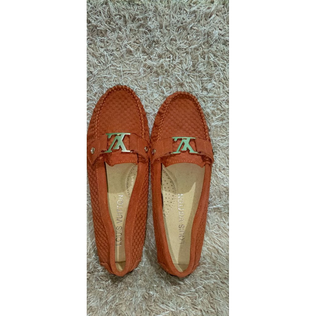 sepatu preloved ala” LV warna oren