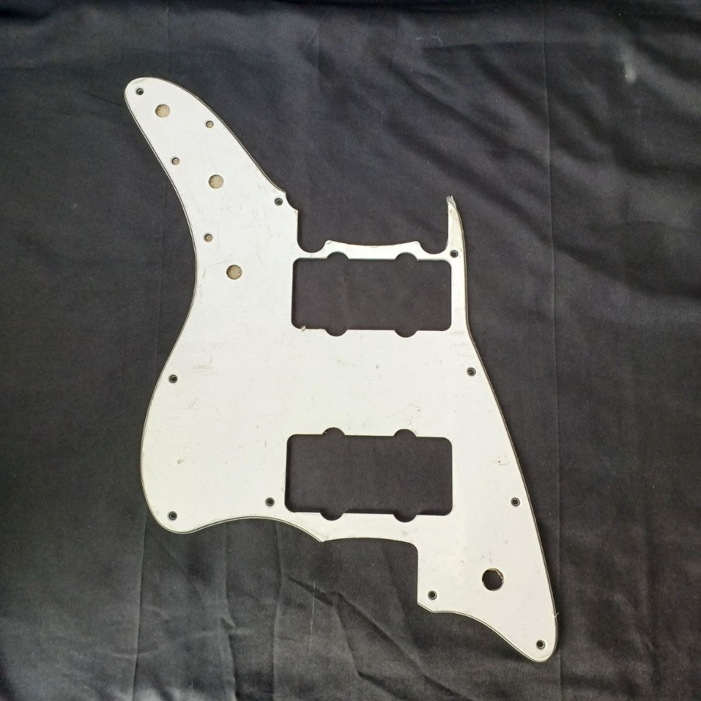 Pickguard Pelindung Body Gitar Jazzmaster Model Custom H-H 13H Putih White 3Ply