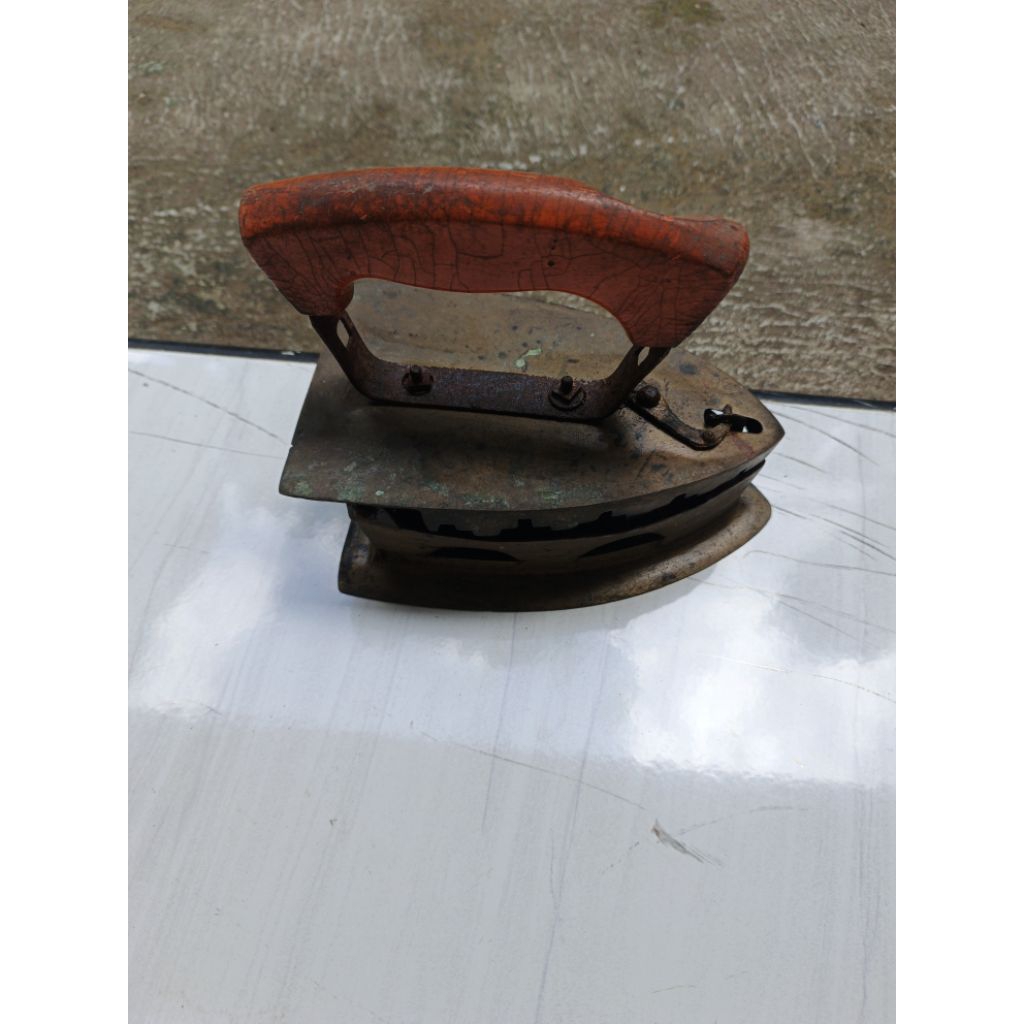 setrika jadul kuningan antiq