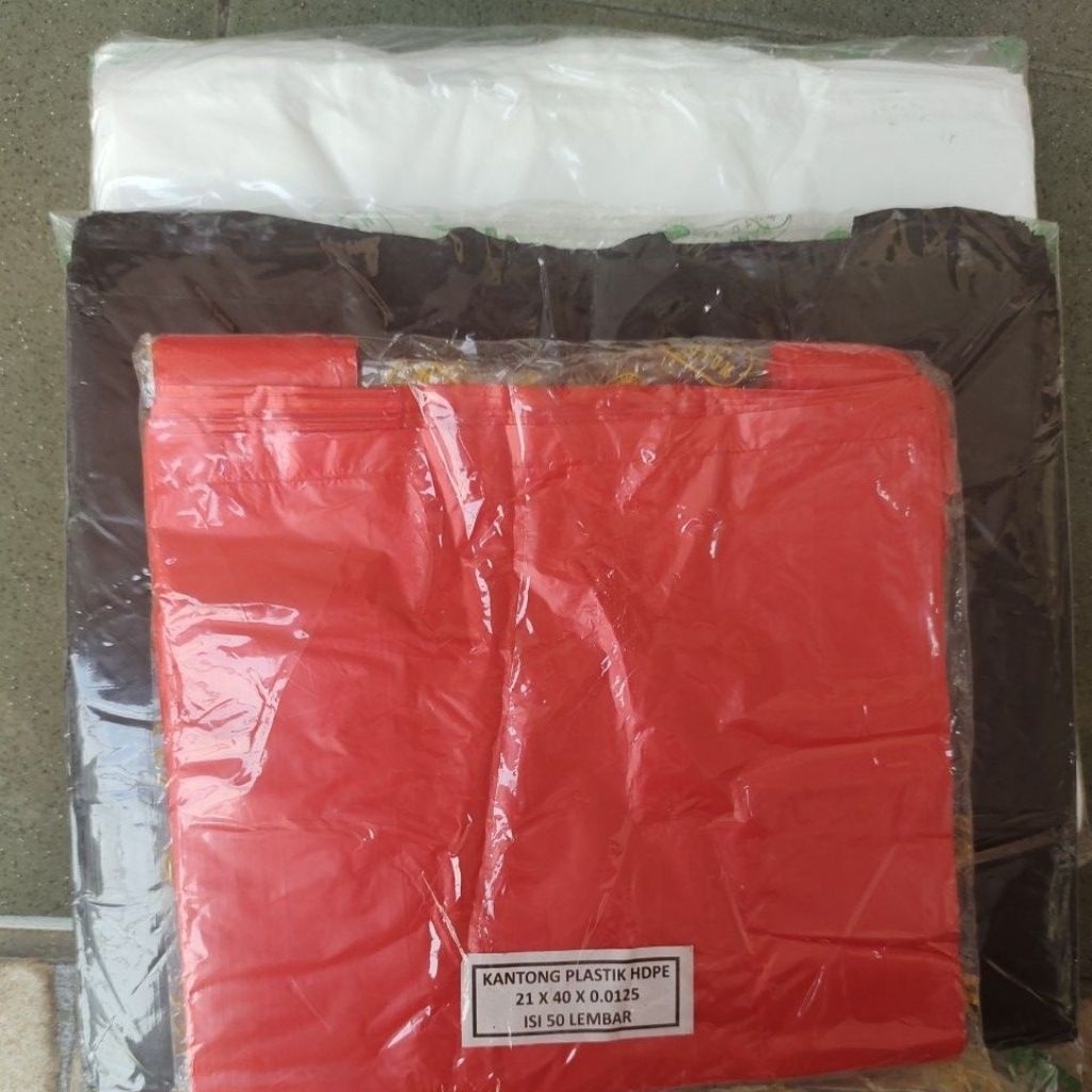 kantong plastik putih susu/merah/hitam Isi 50lbr/pak UK 15/21/24/28