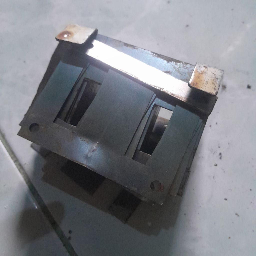 

TRAVO KEREN MINI UKURAN 7.7CM X 6.4CM X 3.7CM SESUAI FOTO