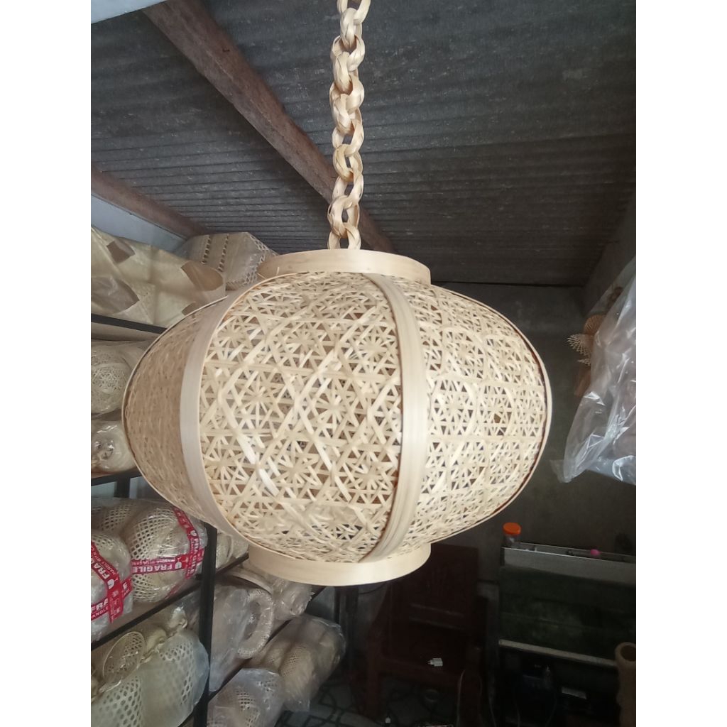 Hiasan Kap Lampu Gantung Anyaman Bambu Teruntum