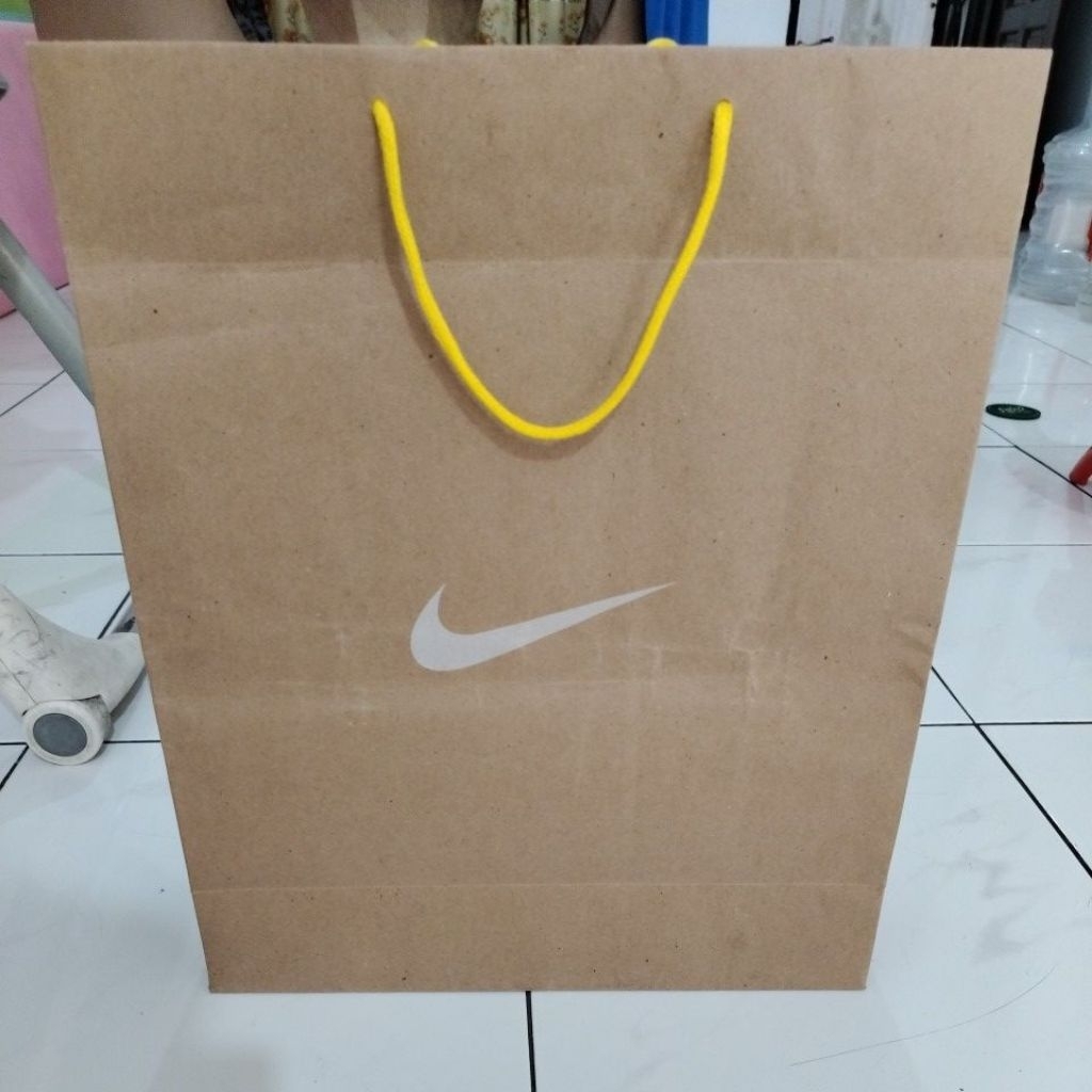 

Nike Paperbag Authentic
