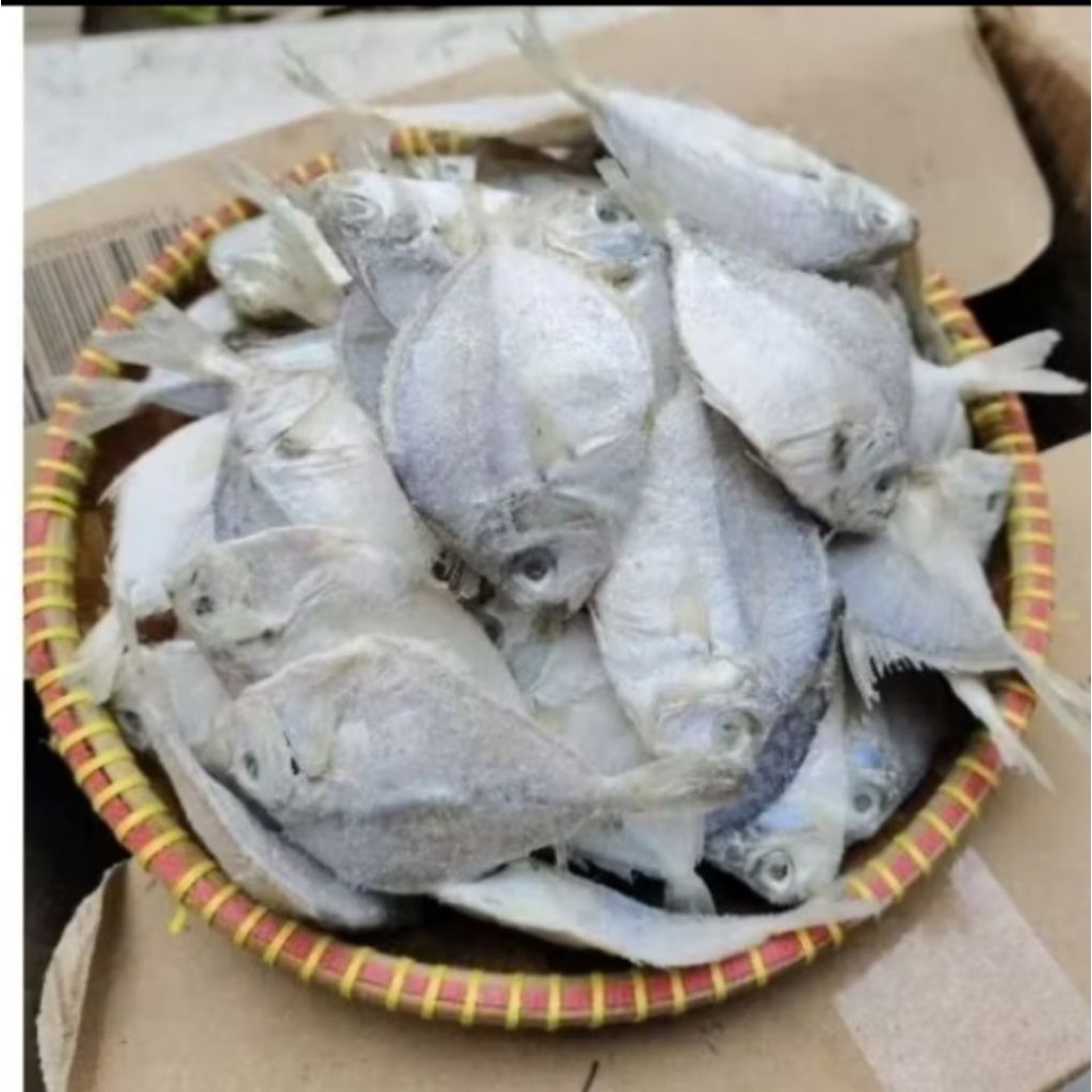 

ikan asin petek kering ikan hasil langsung tangkapan nelayan. harga mulai dari 1kg, ukuran besar n sedang.
