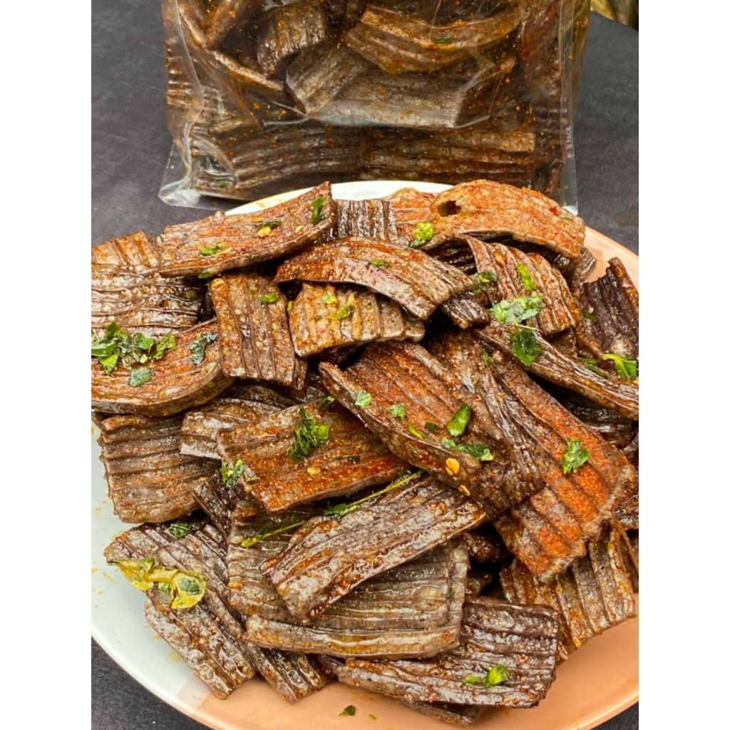 

seblak kering kerupuk jengkol rasa pedas daun jeruk.