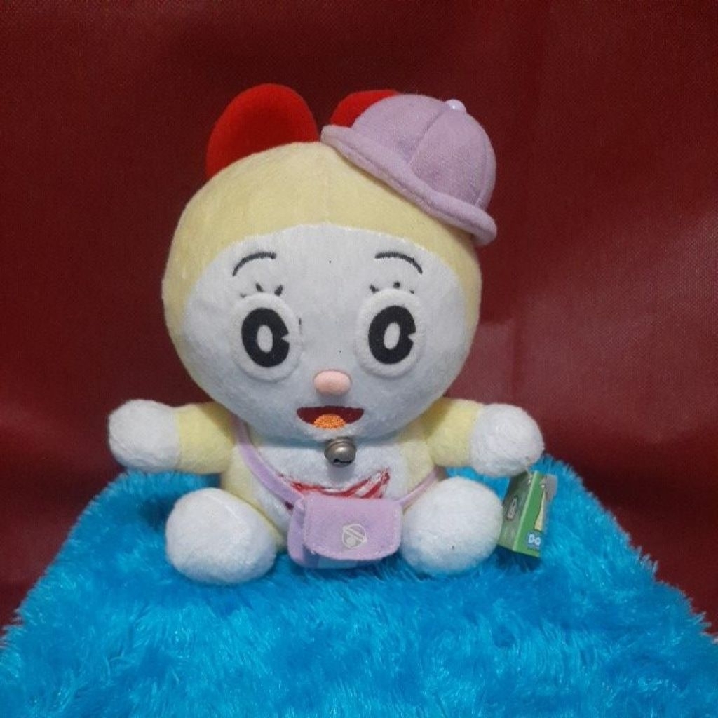 boneka dorami sekolah