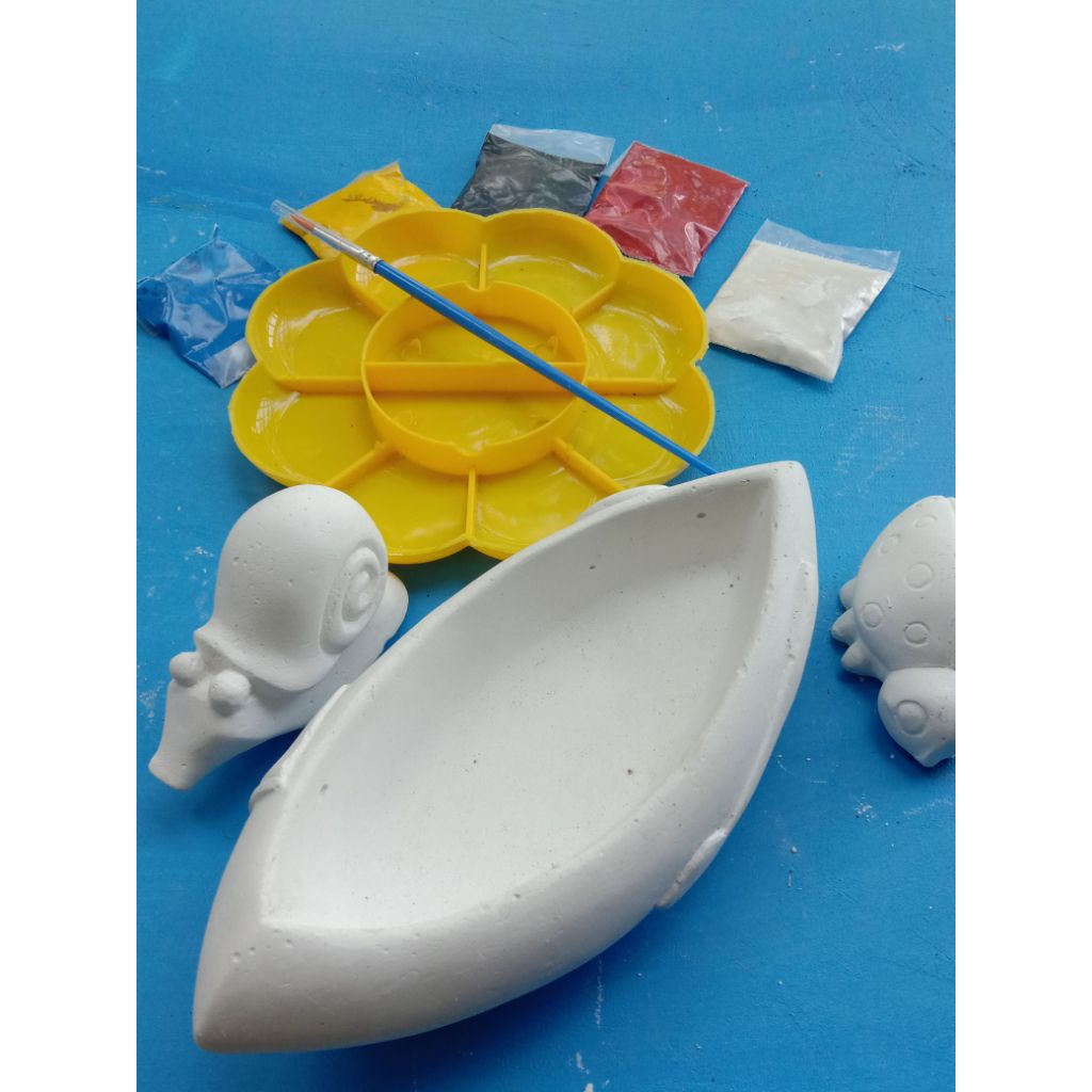 

paket isi 3patung,1kuas,5cat,1palet