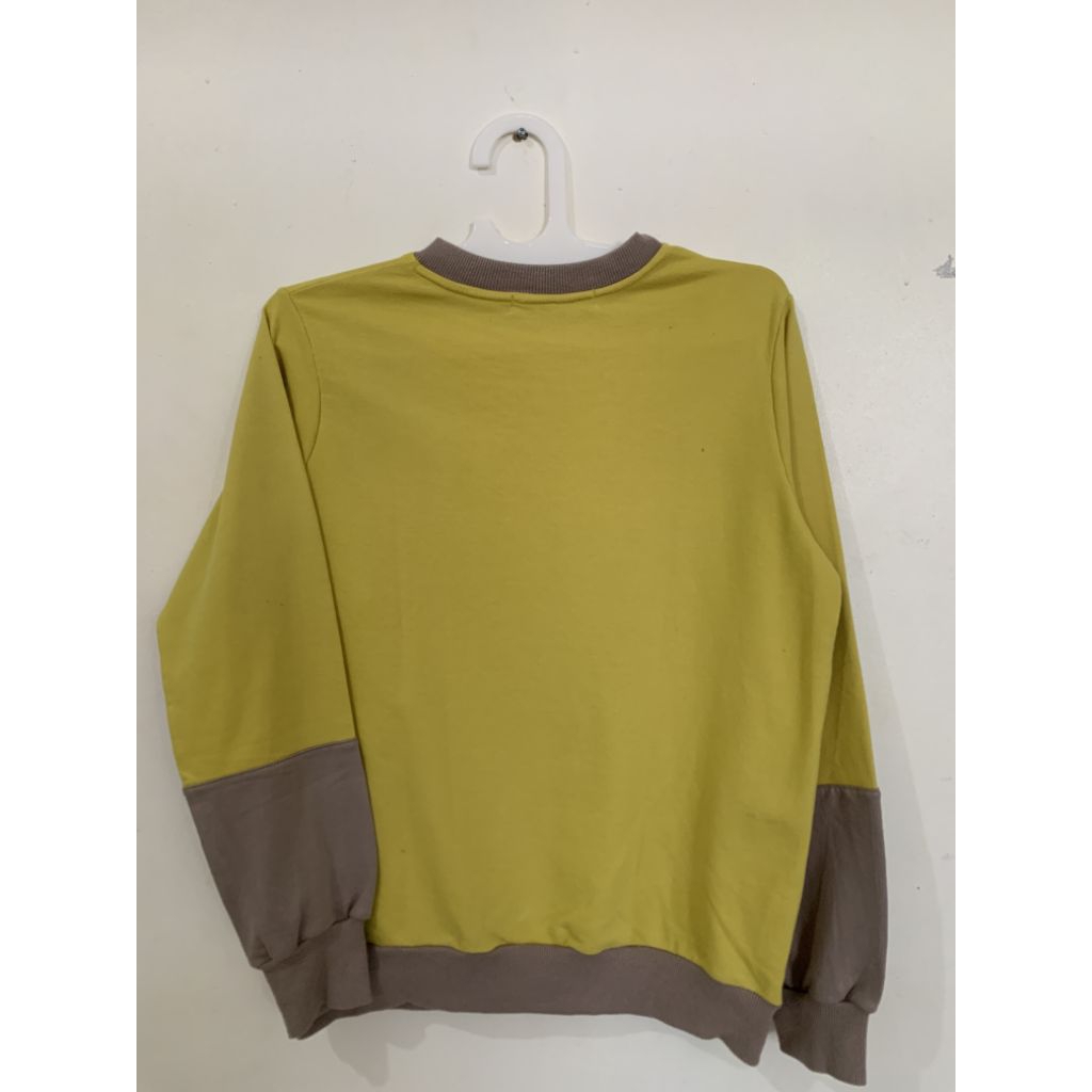 Preloved Sweater Wanita Merk Deenay Yellow size M