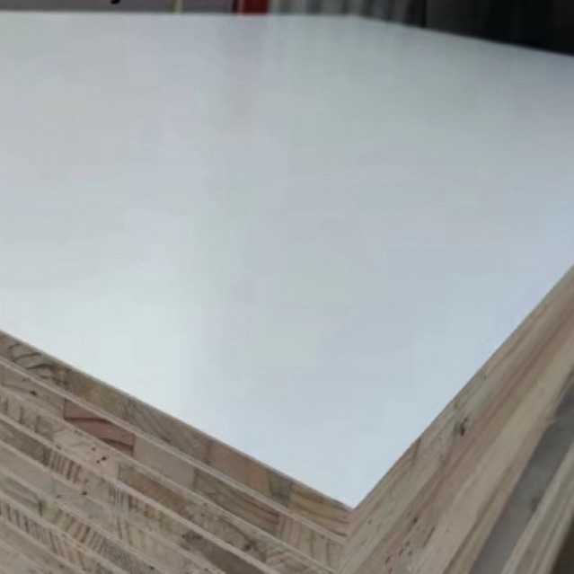 TRIPLEK BLOCK MELAMIN GLOSSY 18 mm MERANTI