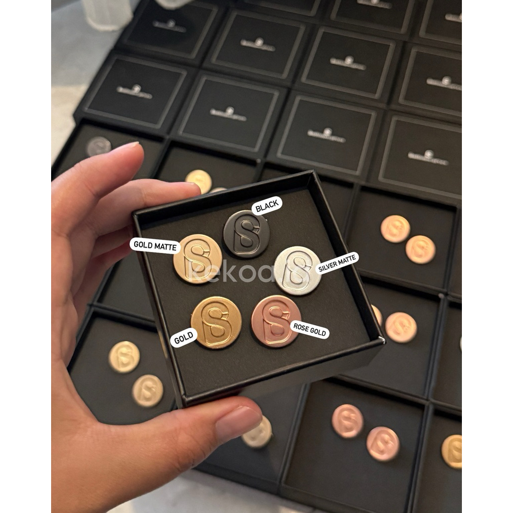 PIN DAGU BUTTONSCARVES