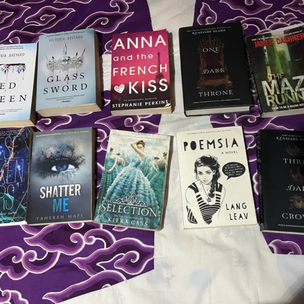 preloved danish way anna and french kiss red queen selection three dark crown these broken stars eng