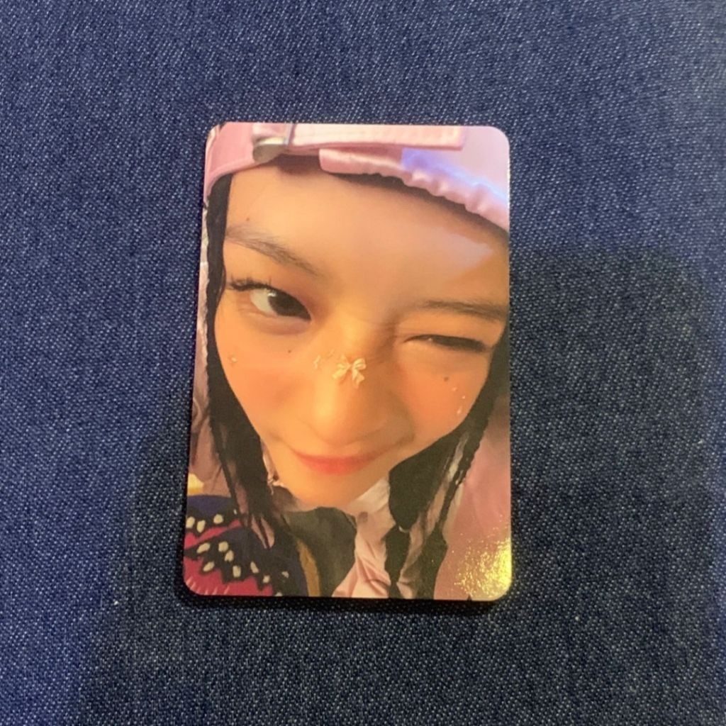 READY STOCK PHOTOCARD HANNI WINK SEASON GREETING 2025 OFFICIAL (READ DESK)