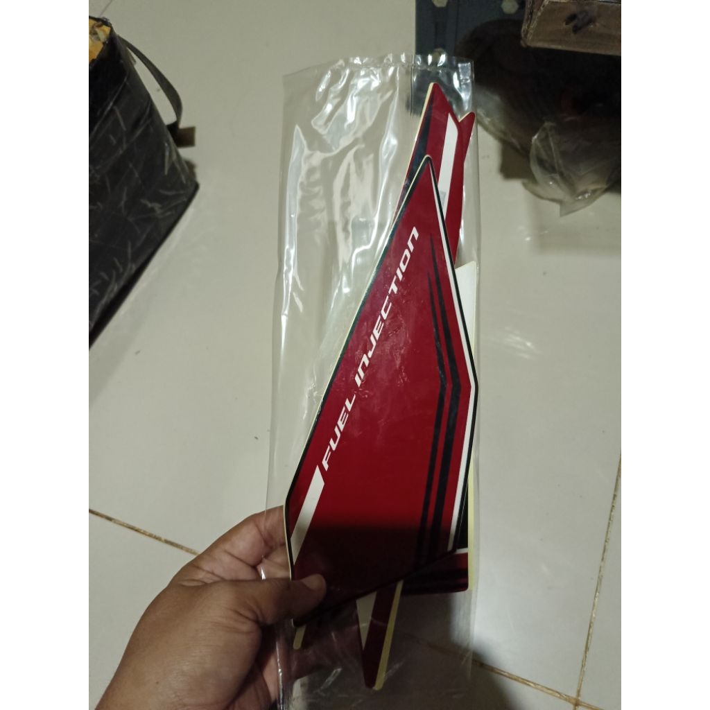 striping stiker Vixion 2015 hitam sayap merah