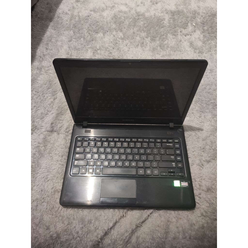 SAMSUNG NP355E4X RAM 2GB HDD 320GB ATI Radeon 384MB Laptop Bekas Murah