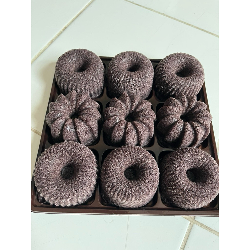 

Bolu ketan hitam keju lumer