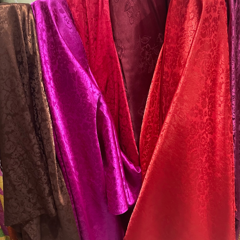 kain satin jaguard silk embos - kain jaguard silk motif bunga premium - lebar 115 cm - kain jaguard 