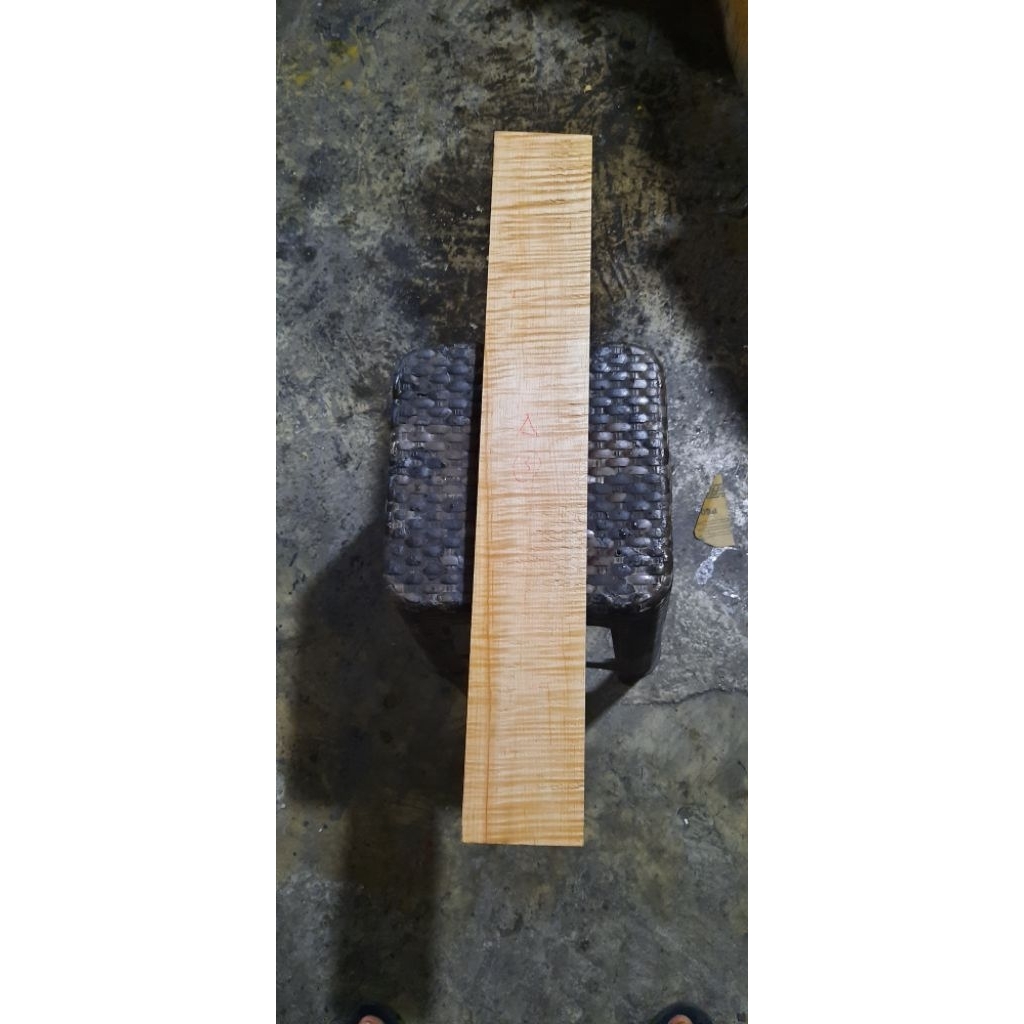 maple flame bahan neck gitar