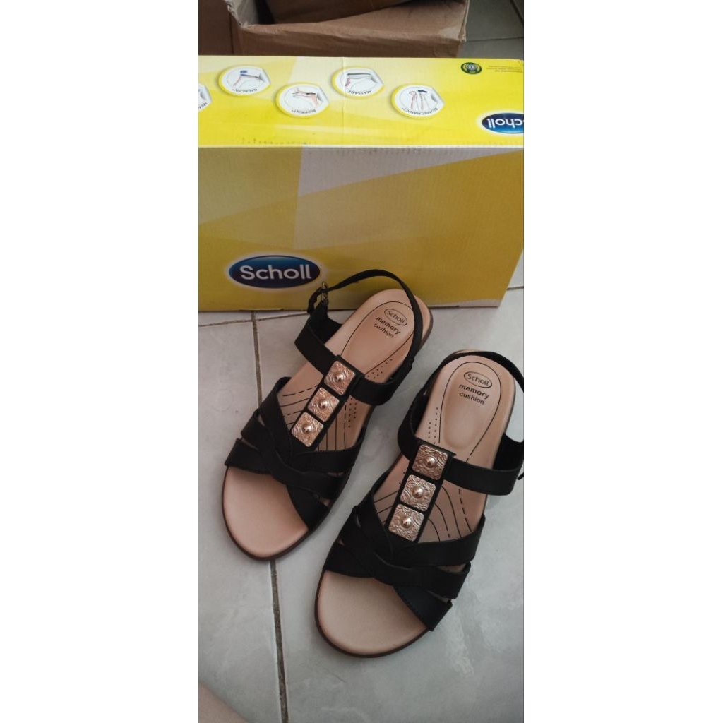 Sandal kesehatan scholl