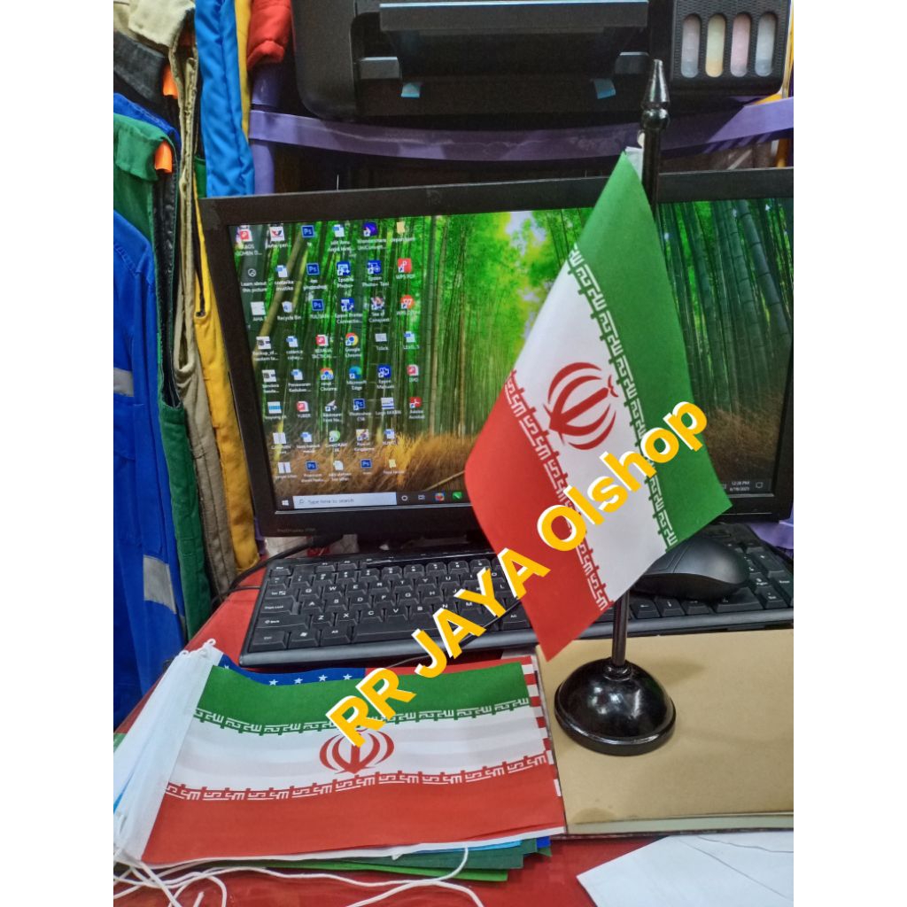 

Bendera Iran + tiang kayu