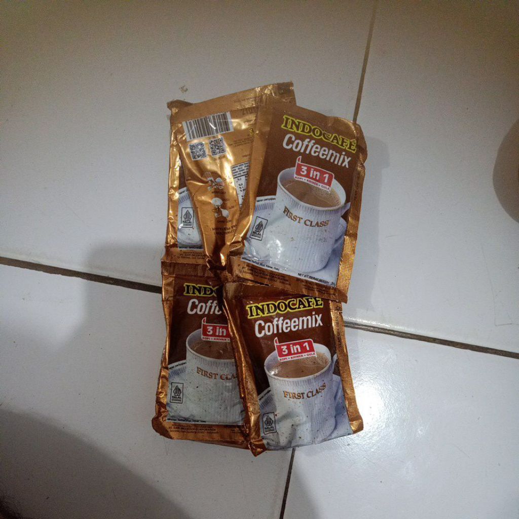 

indocafe coffeemix 3in1 (kopi+krimer+gula)