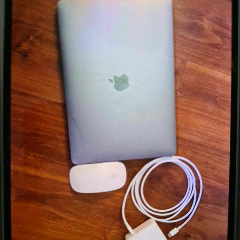 MACBOOK Kondisi Second