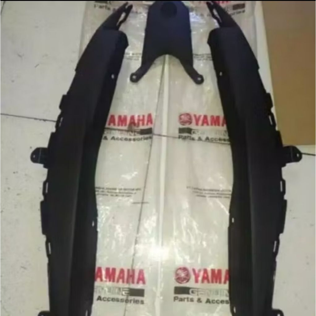 COVER SAMBUNGAN BODY BELAKANG SET R25 ORIGINAL YAMAHA YGP