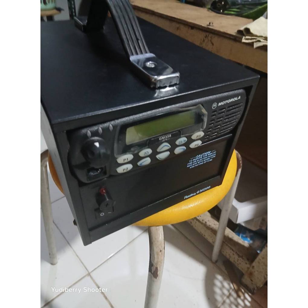 RIG MOTOROLA PORTABLE GM338 UHF POWER 45 WATT TINGGAL PASANG MOTOROLA GM 338 UHF MUDAH DIBAWA DIJINJ