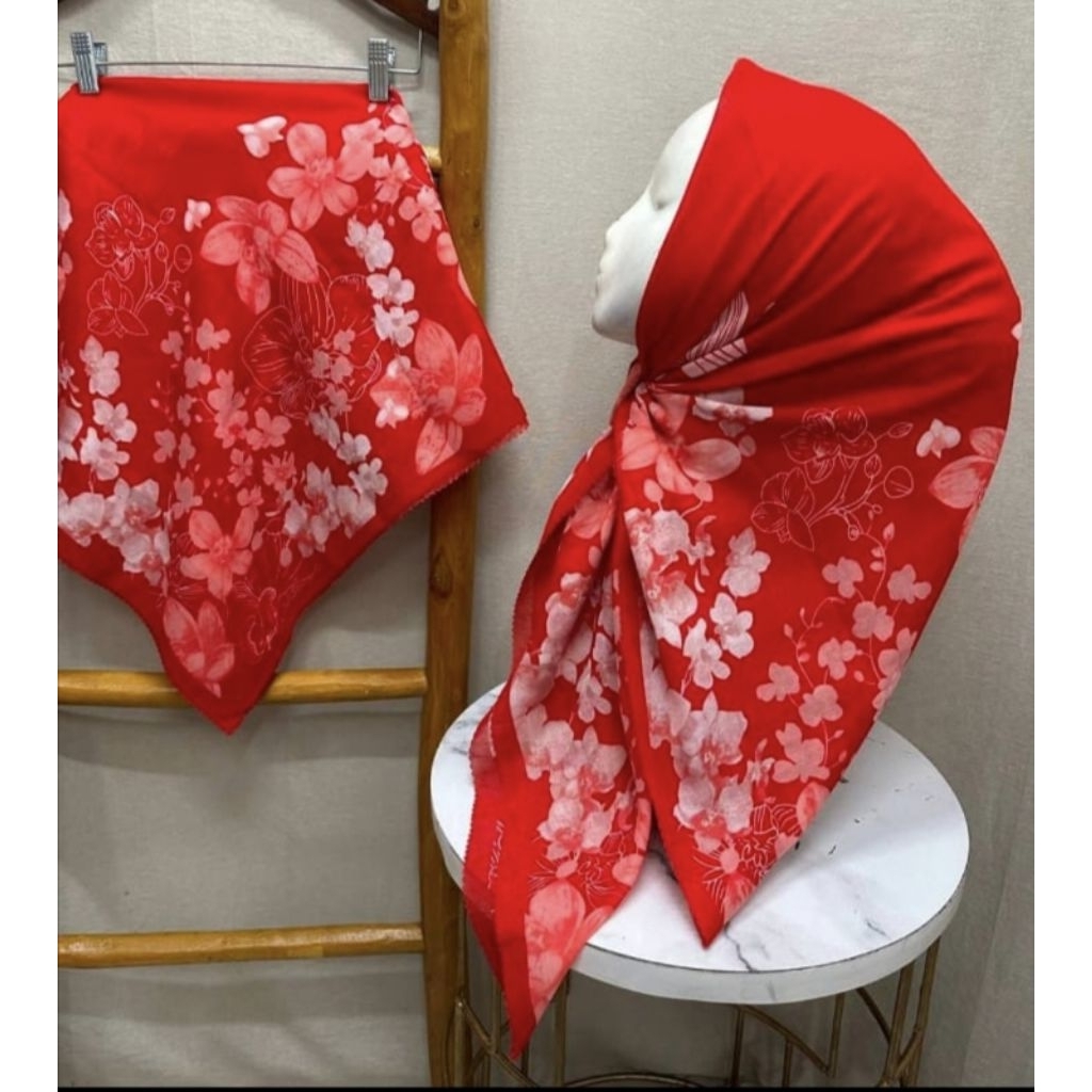 KERUDUNG SEGI EMPAT HIJAB MOTIF BUNGA MERAH KODE 01