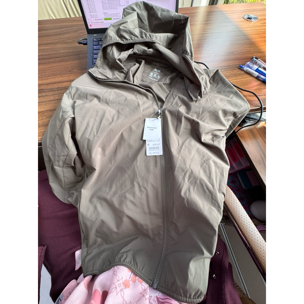 JAKET PARKA SAKU UNIQLO ARMY