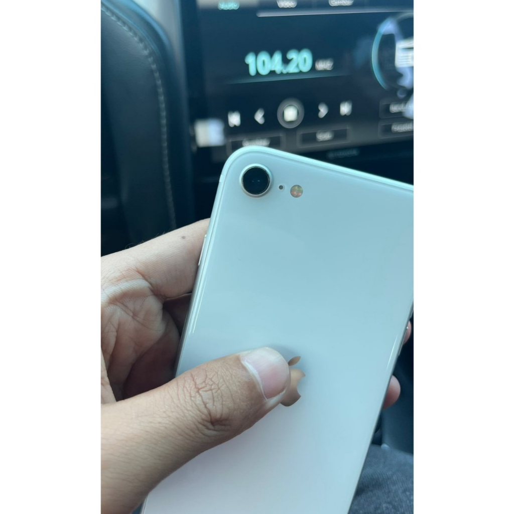 iPhone SE 64GB – Warna Putih (Second Mulus)