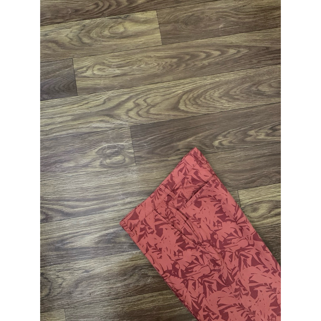 Celana Pendek UNIQLO Branded Floral Short Pants