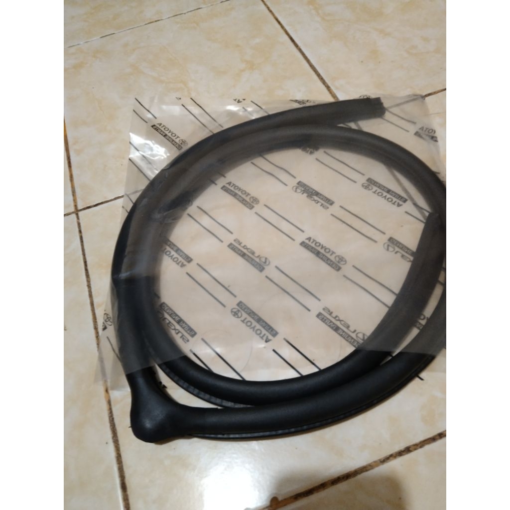 karet pintu bagian body depan avanza