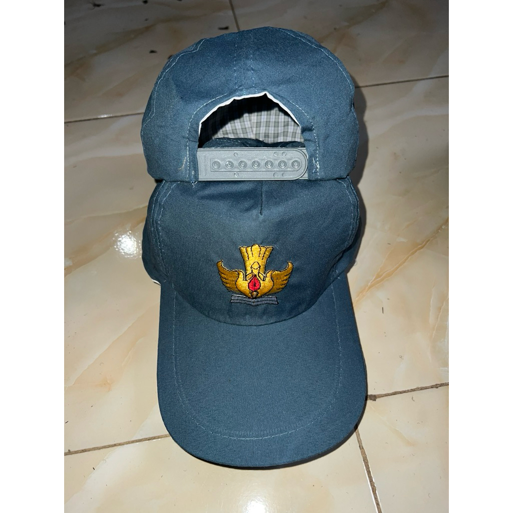 TOPI SMA BELAKANG GESPER CEKREK ( GROSIRAN )