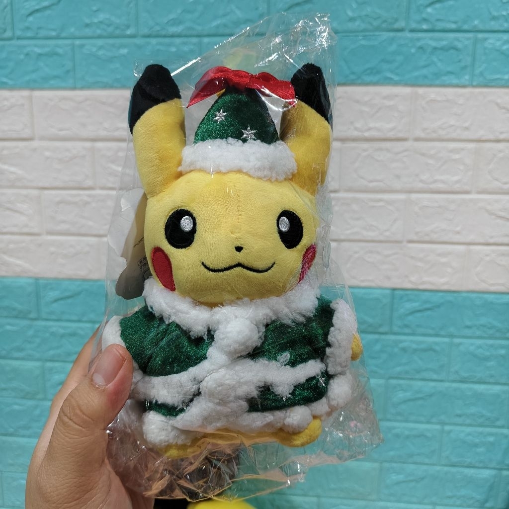Boneka Pokemon Center Pikachu Christmas 2017