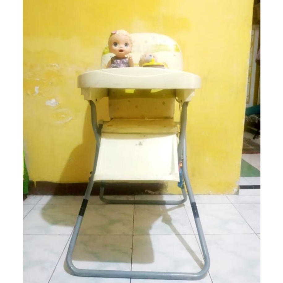 Meja dan kursi makan anak 1 - 3 tahun bekas layak pakai