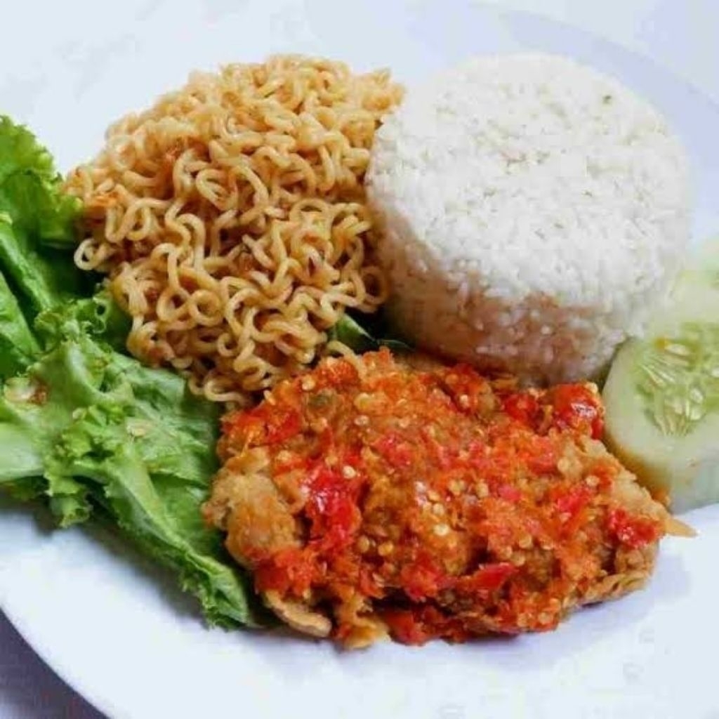 

nasi ayam dan mie geprek