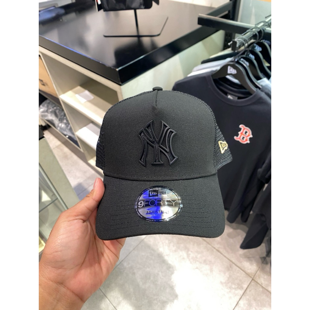 Topi New Era Original 940 Trucker Black Metal Logo 3D Snapback