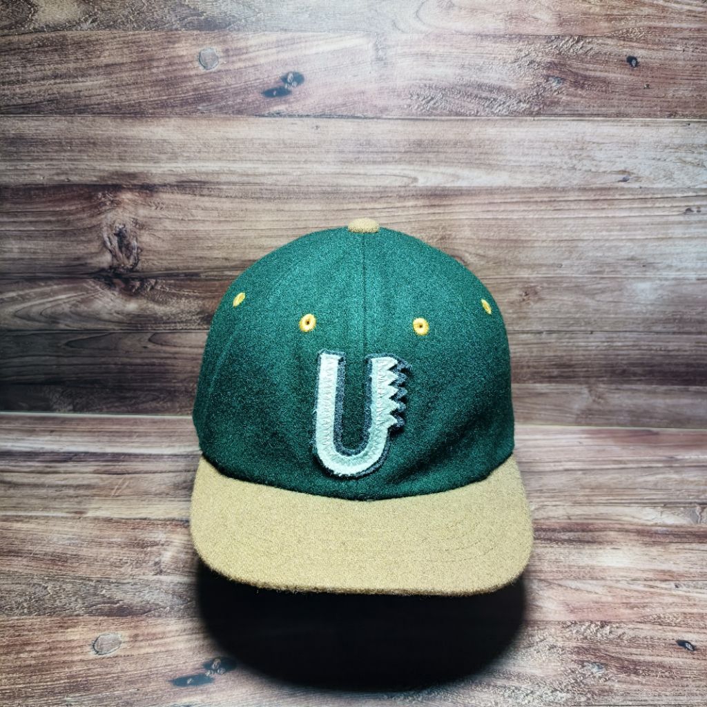 Topi visor pendek initial logo wol