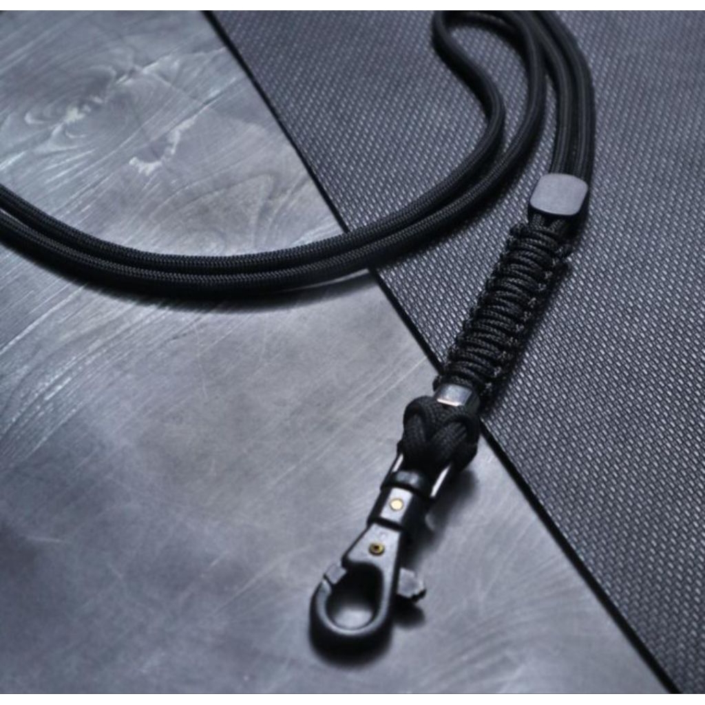 

Lanyard Paracord ID Card Holder Anyam Hitam