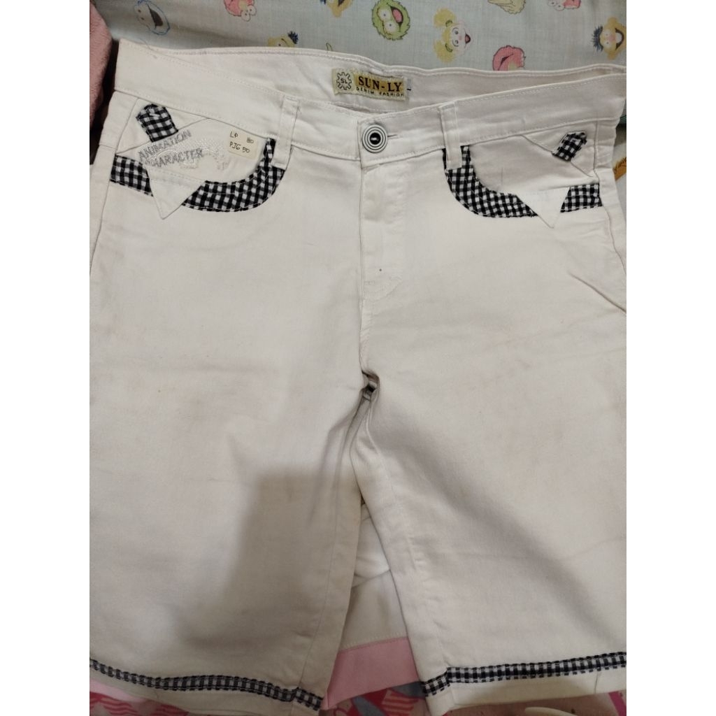 PRELOVED — CELANA PENDEK PUTIH WANITA