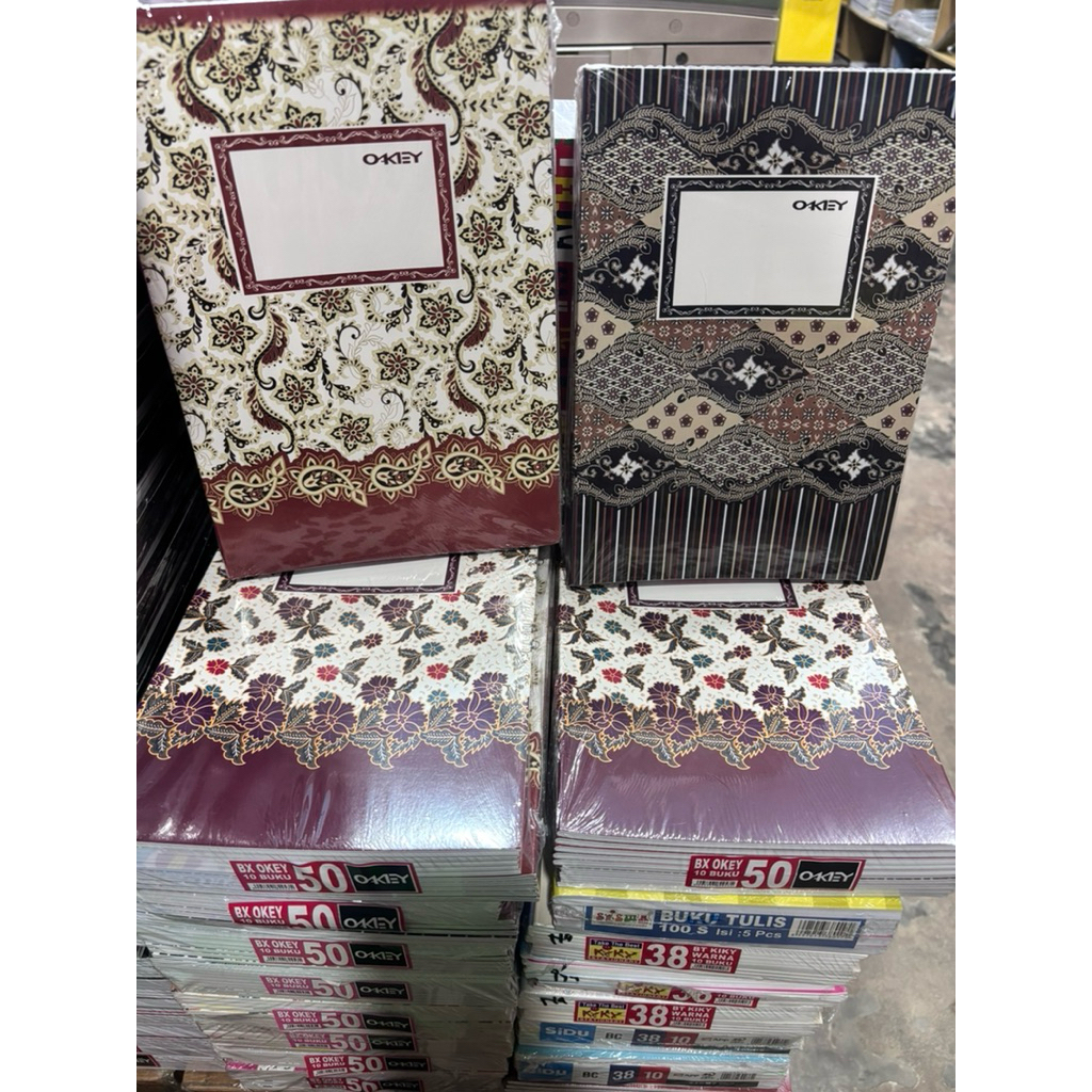 

BUKU TULIS PANJANG/BOXY OKEY 50 LEMBAR SAMPUL BATIK