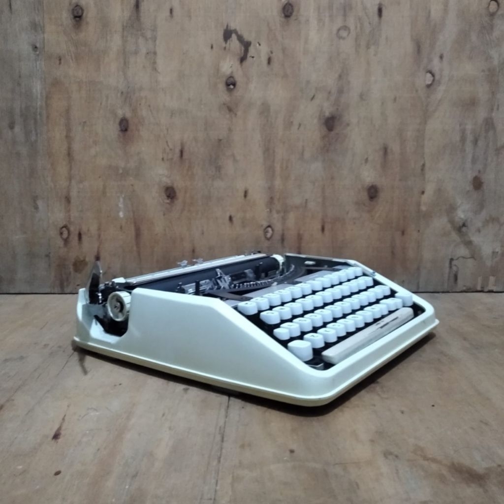 Mesin tik mesin ketik merk Hermes vintage jadul antik lawas kuno