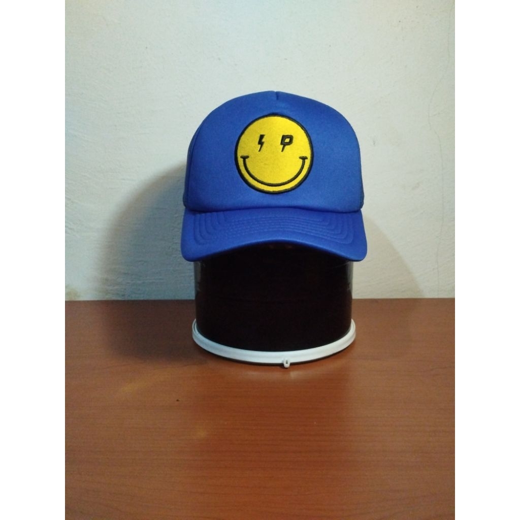Topi Trucker Smiley Classic Yupoong