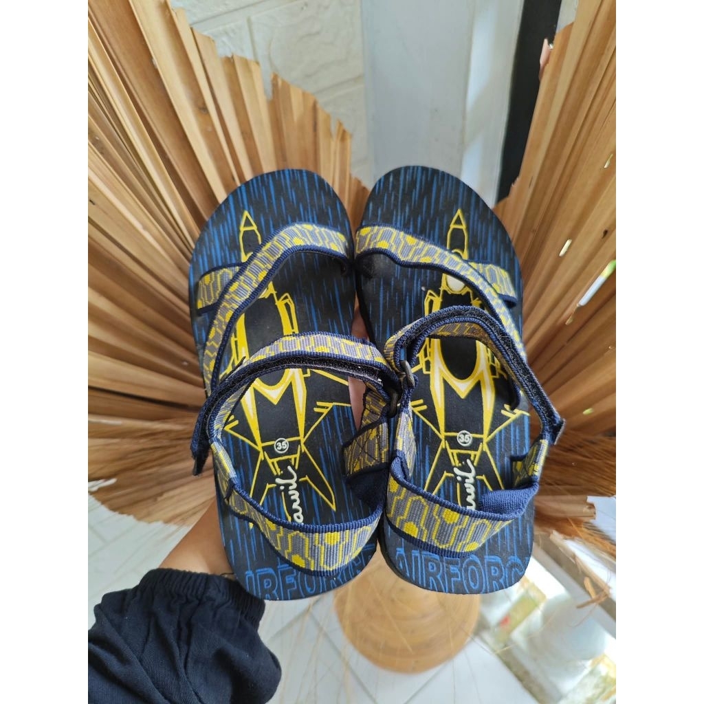 Sandal Gunung Anak Size 35