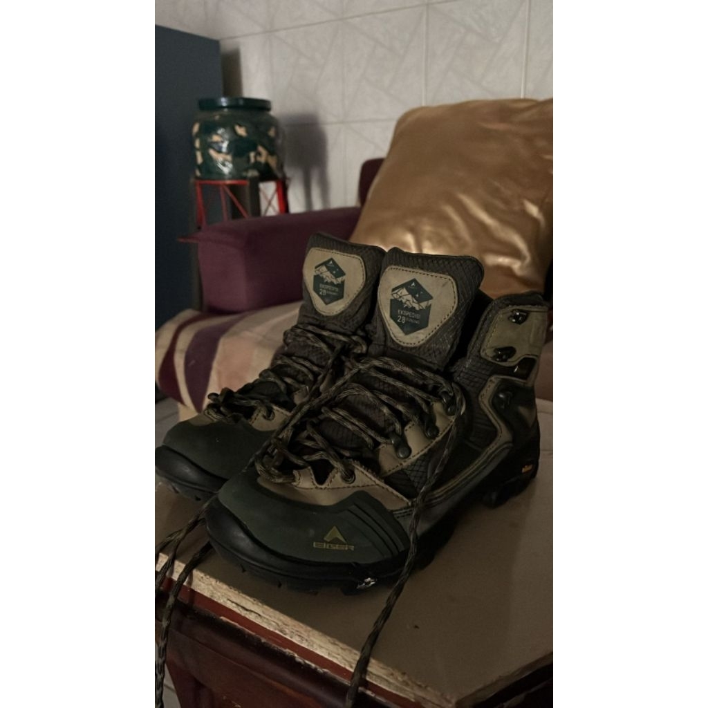 Sepatu Pria Gunung Eiger