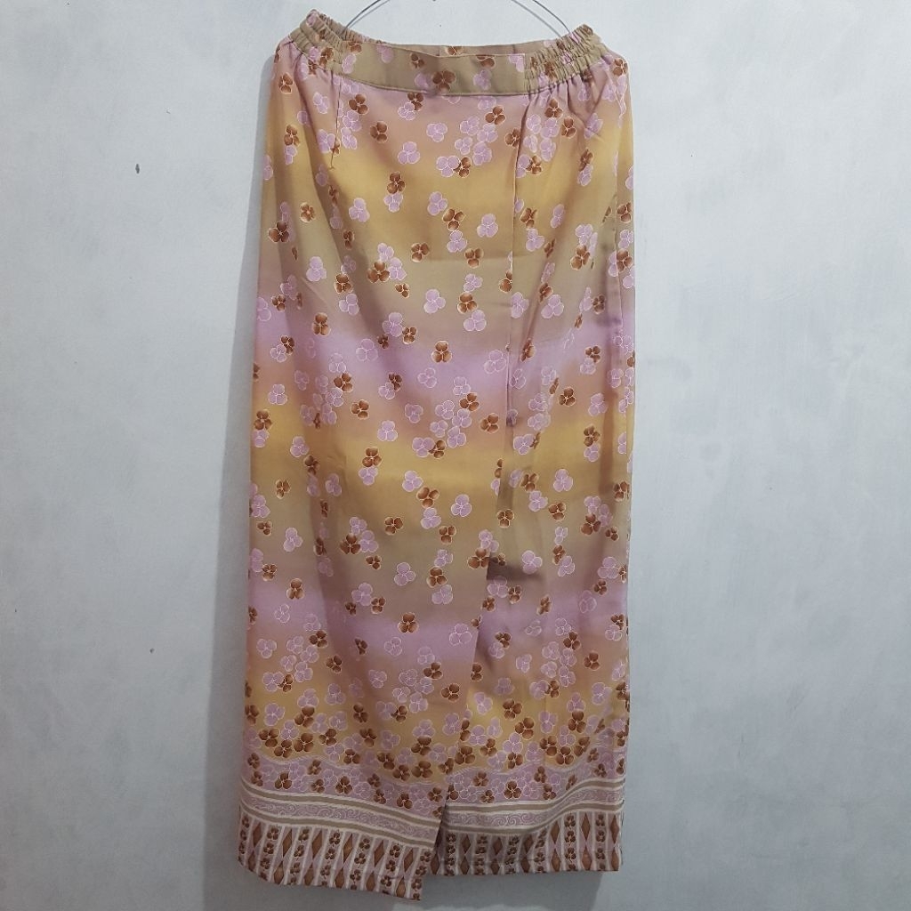 Preloved Rok Panjang Motif Bunga Pastel Lembut Pink Kuning